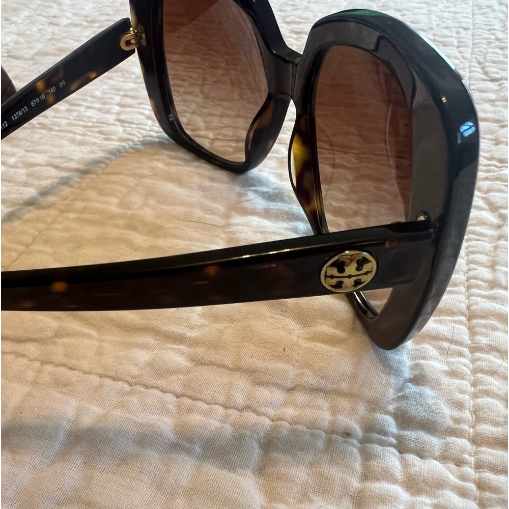 Excellent Used Condition Tory Burch Tortoise Shell Brown Sunglasses